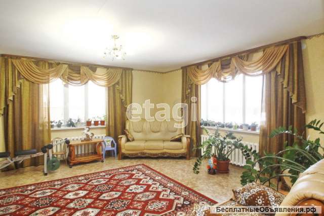 Двухэтажный дом в городе Заводоуковске