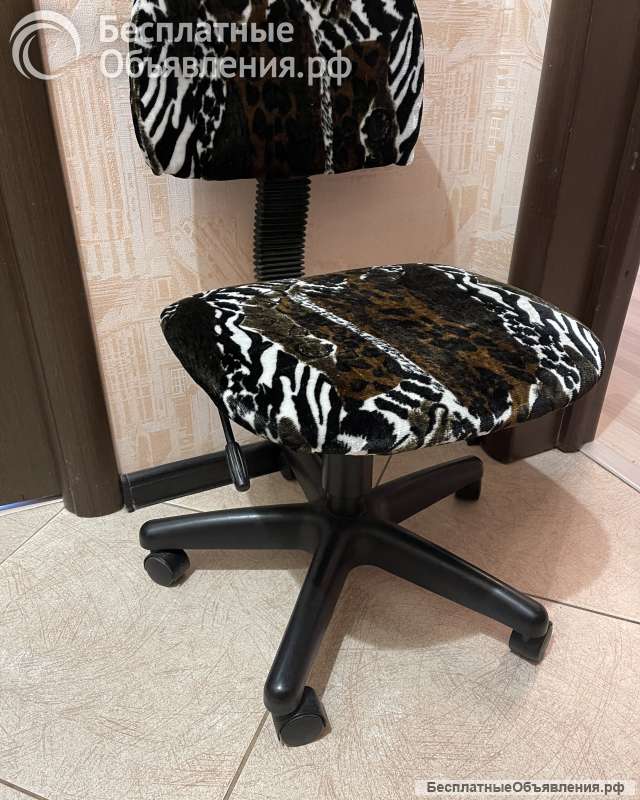 Импортный компьютерный стол с новым креслом