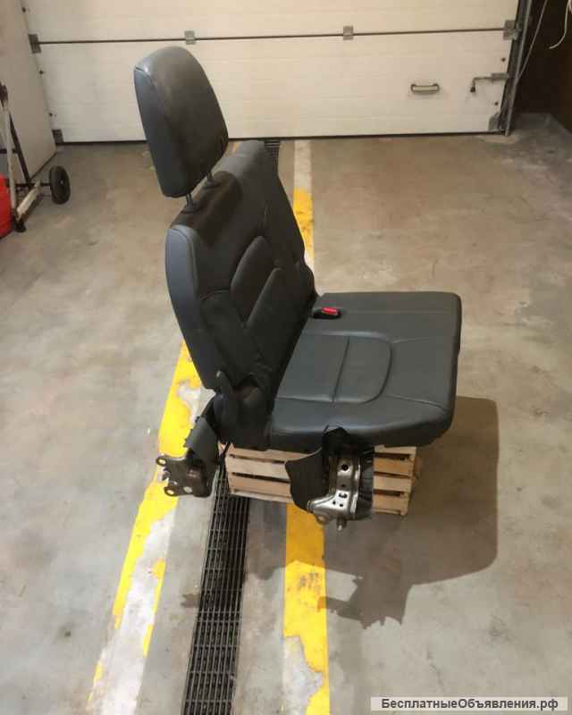 3-й ряд сидений TOYOTA LAND CRUISER 200