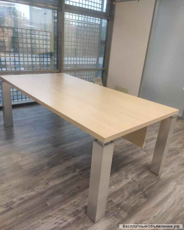 Стол руководителя Тао (Италия)