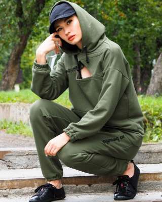 Красивые женские спортивные костюмы