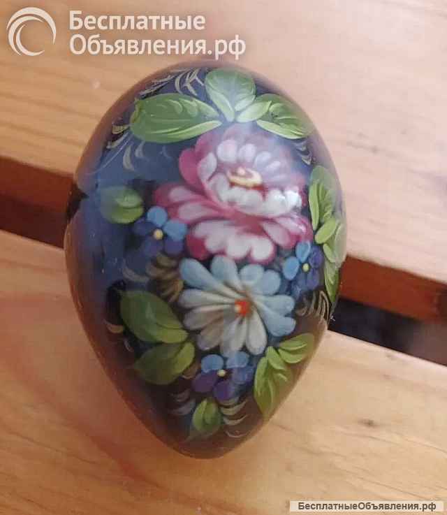 Деревянное пасхальное яйцо, выполненное в стиле Жостово