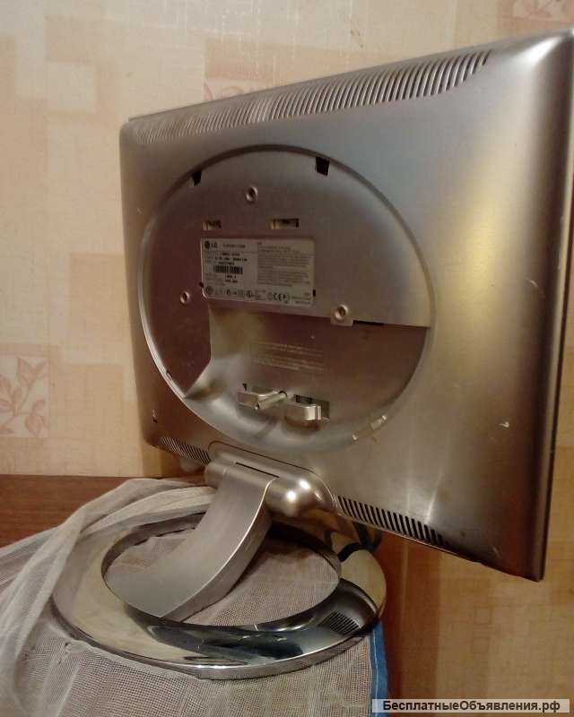 Монитор LG Flatron L1520BM