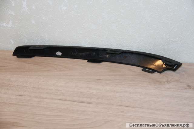 VW Polo Молдинг бампера правый 6RF853234A