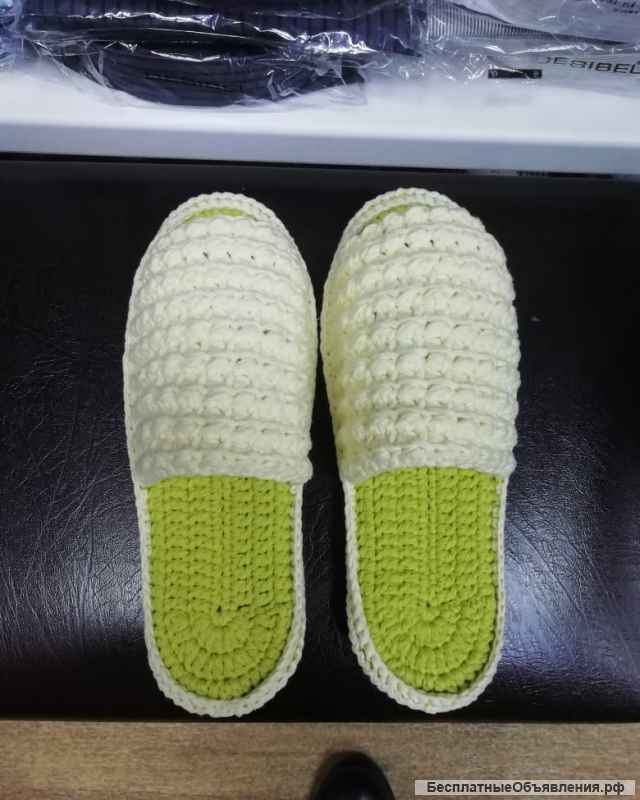Тапочки ручной вязки и детский плед