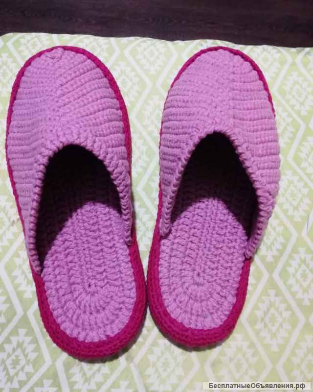 Тапочки ручной вязки и детский плед