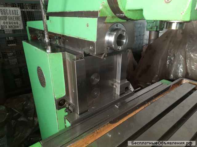 Универсальный фрезерный станок TOS FN 20