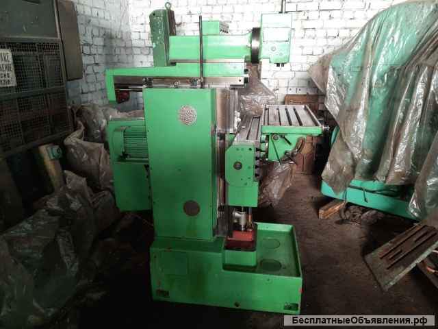 Универсальный фрезерный станок TOS FN 20