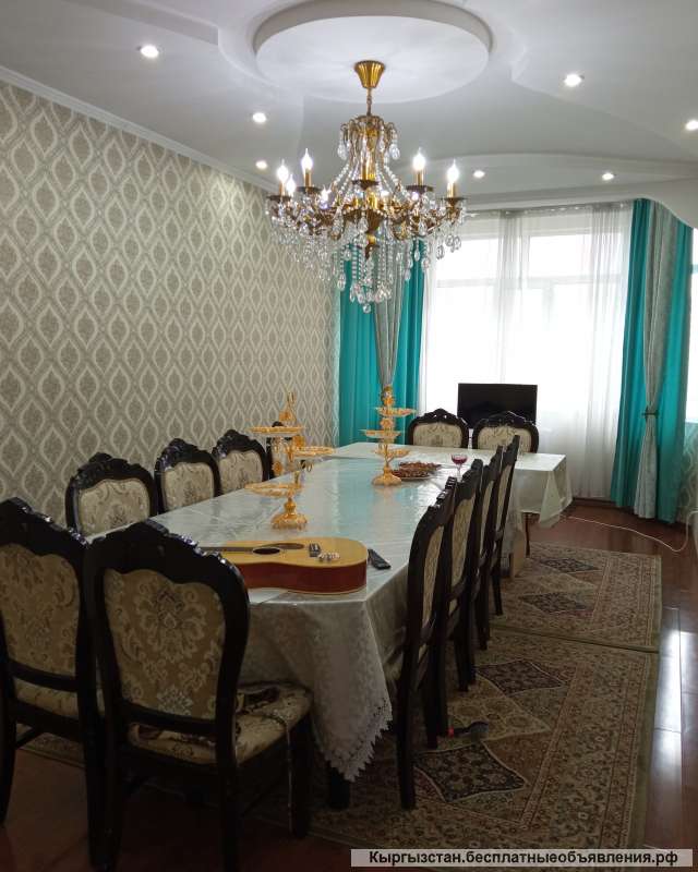 Стол со стульями