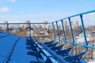 Установка снегозадержателей на крыше в Новосибирске