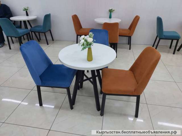 Витринный 2 метровый холодильник, Столы и стулья для кафе.в идеальном состоянии