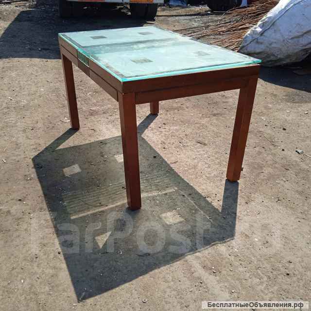 Стол Вверх стекло низ дерево. Есть доставка.