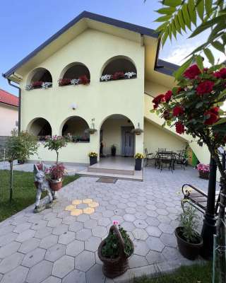 Дом в Старых Бановцах, Сербия