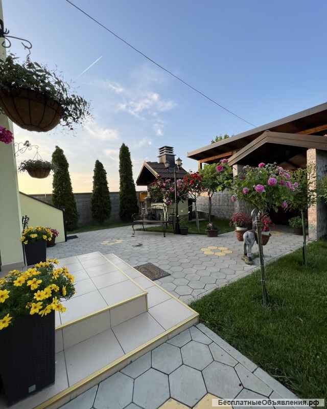 Дом в Старых Бановцах, Сербия