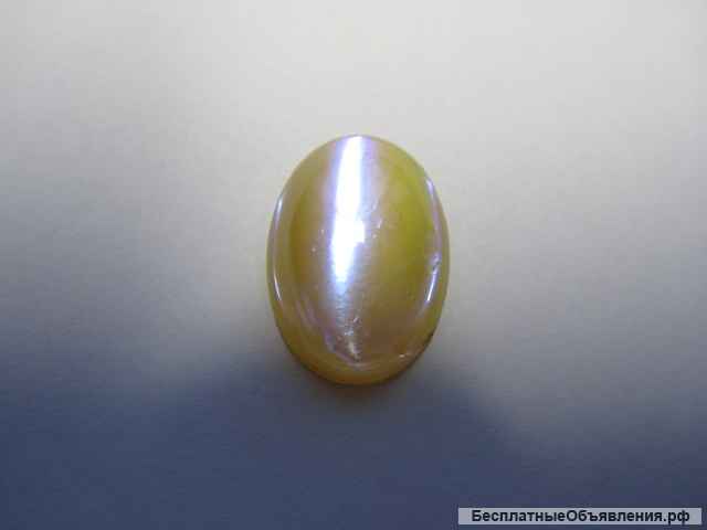 Лунный камень - желтый кабошон