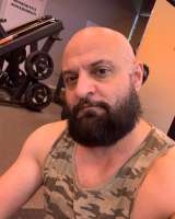 Бородач массажист