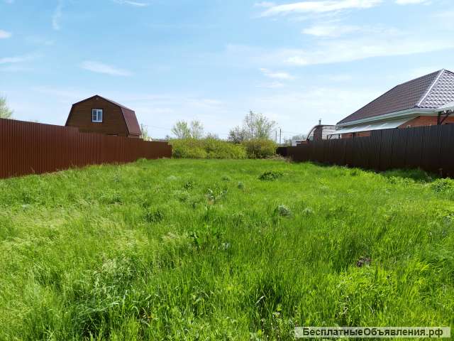 Участок, 13,0 соток, п. Октябрьский, ул. Школьная, все коммуникации.