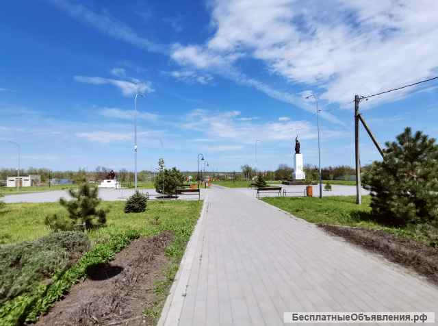Участок, 13,0 соток, п. Октябрьский, ул. Школьная, все коммуникации.