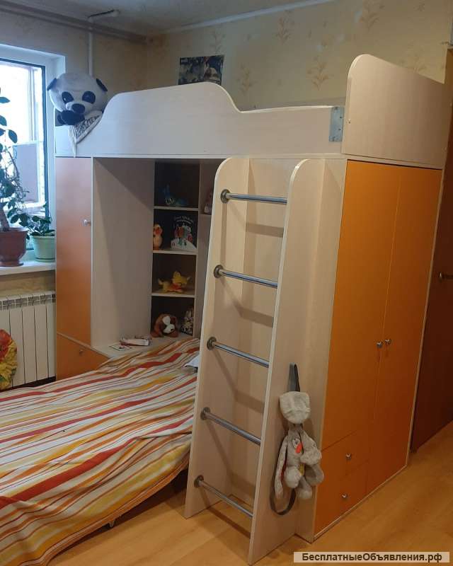 Двухярусная кровать со шкафами