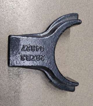 Кронштейн р/штанги (полукольцо) DONG FENG 29zb04327