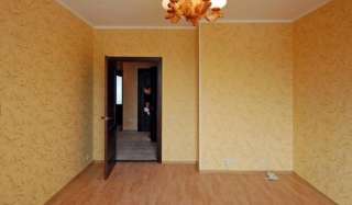 Укладка - ламинат линолеум. Установка - двери потолки электрика сантехника отопление водоснабжение