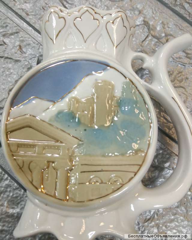 Вазы, кувшины и молочник декоративные в ассортименте