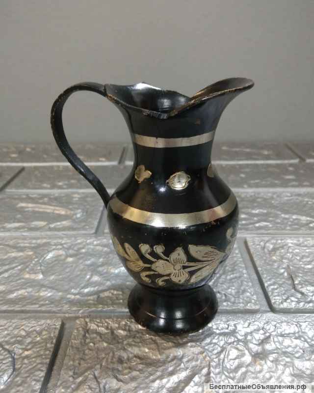 Вазы, кувшины и молочник декоративные в ассортименте