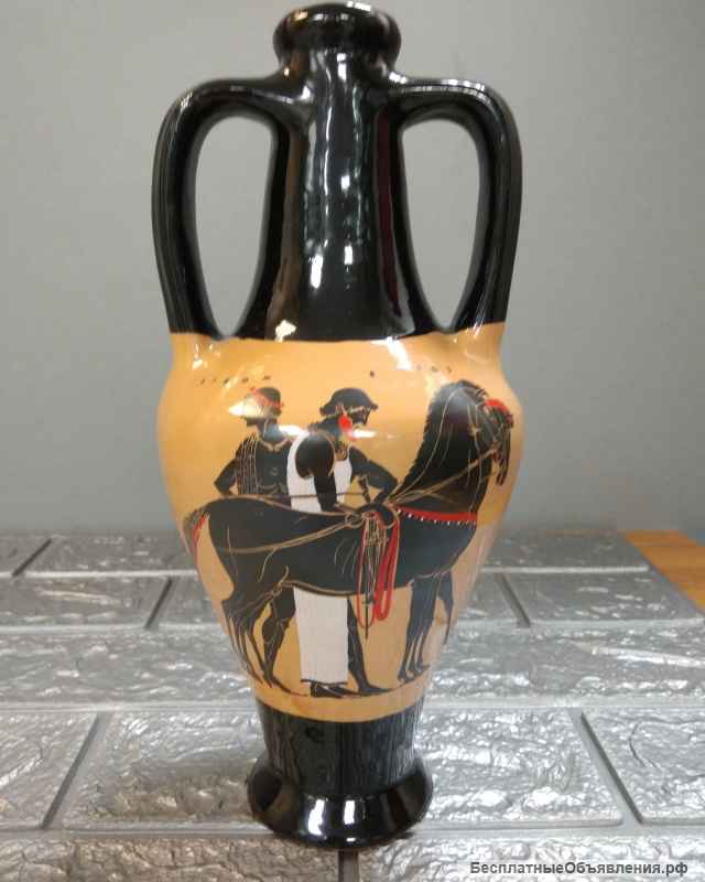 Вазы, кувшины и молочник декоративные в ассортименте