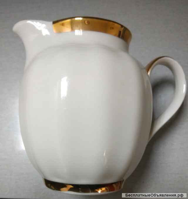 Вазы, кувшины и молочник декоративные в ассортименте