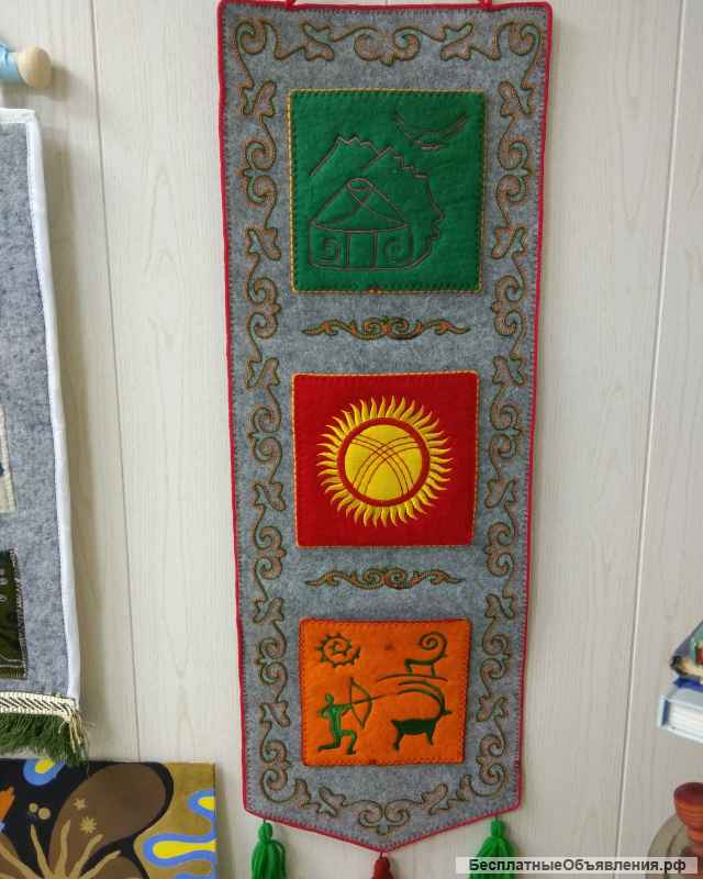 Панно лоскутное (картина из ткани с орнаментом)