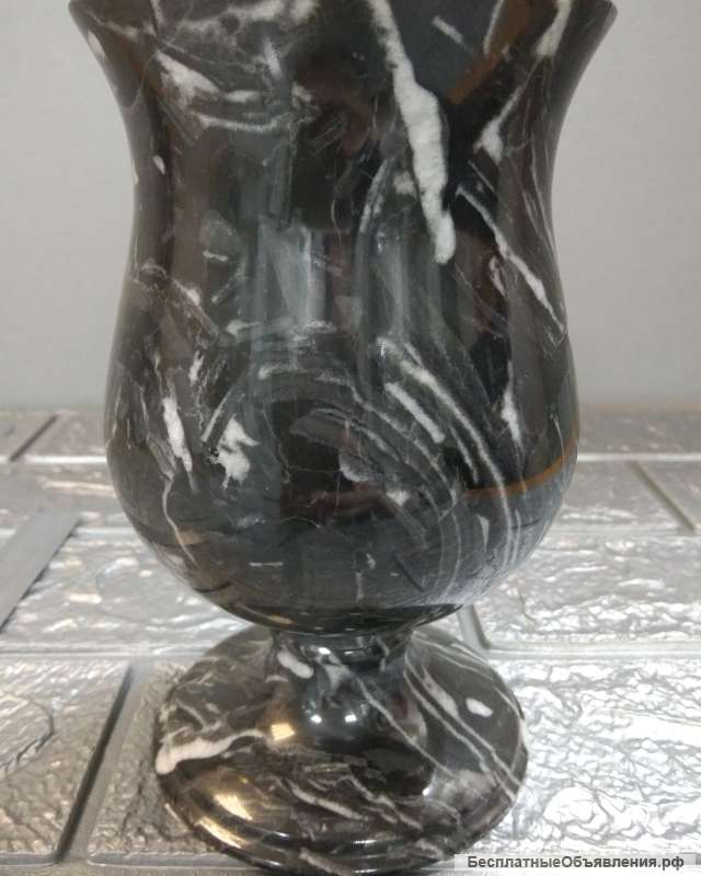 Вазы статуэтки из натуральной яшмы