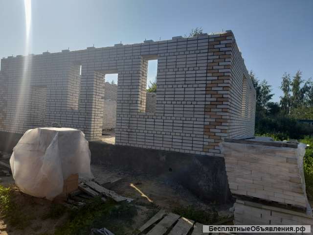В черте города Звенигород, Московской обл., в д. Супонево, недостроенный дом.