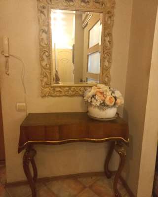 Кансольный стол