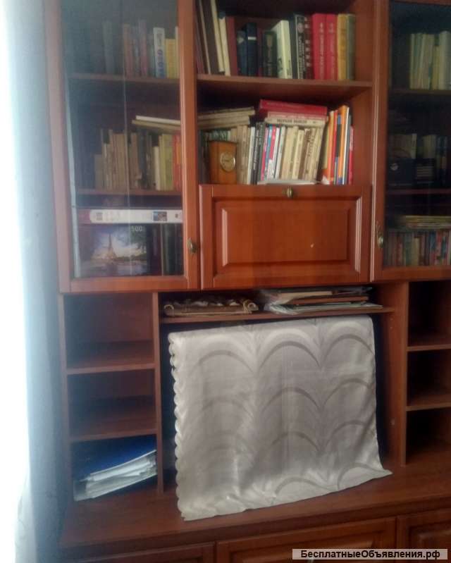 Книжный шкаф