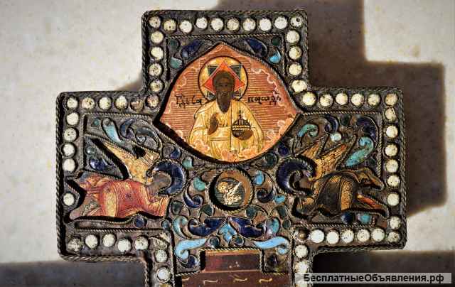 Старинный выносной двусторонний крест в сканом окладе с перегородчатыми эмалями. Россия, XVIII век.