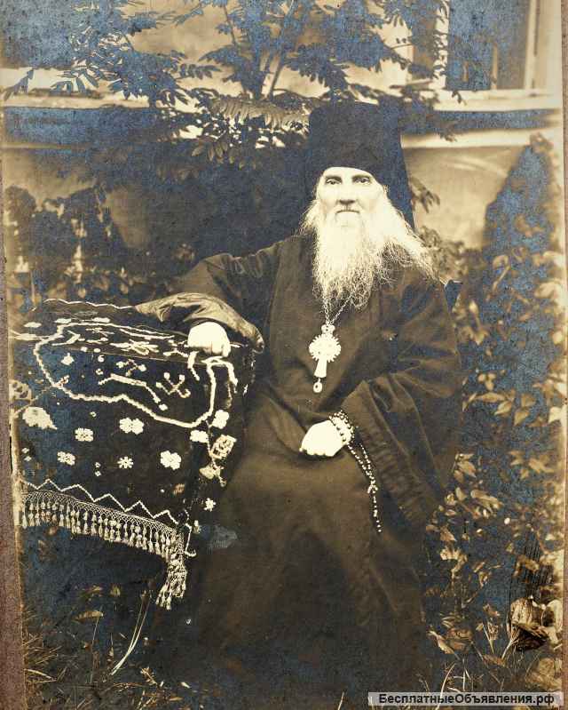 Старинная фототипия «Парадный портрет архимандрита» в паспарту. Россия, конец XIX века.