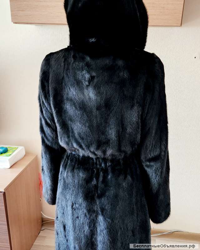 Норковую шубу с капюшоном "черный бриллиант" 44 размер