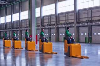 Вакансия на крупном складе в Москве и МО: Бесплатное проживание, высокая оплата и надежный рабо