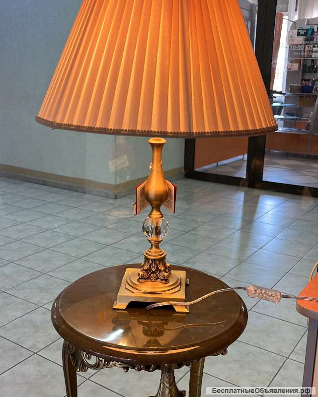 Светильники: люстры, бра