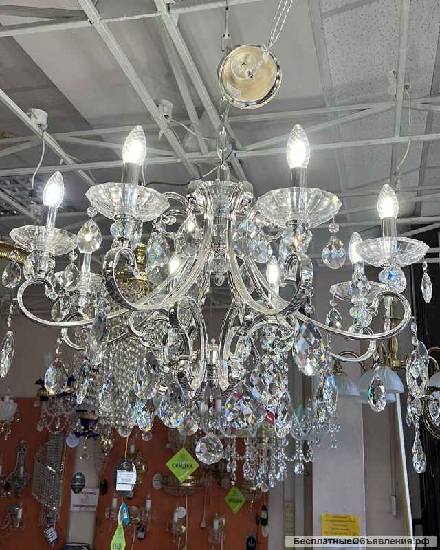 Светильники: люстры, бра