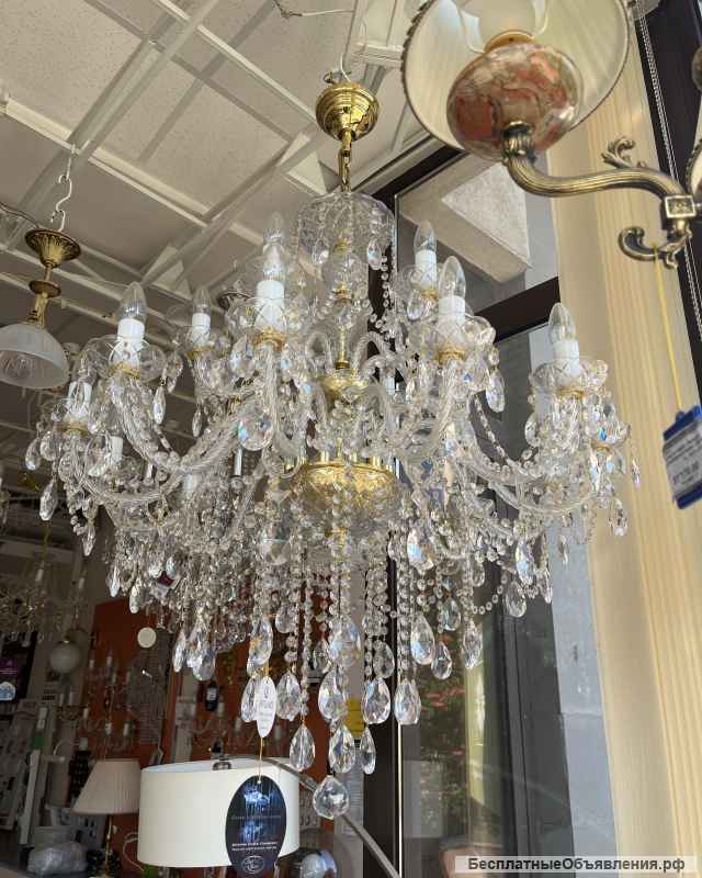 Светильники: люстры, бра