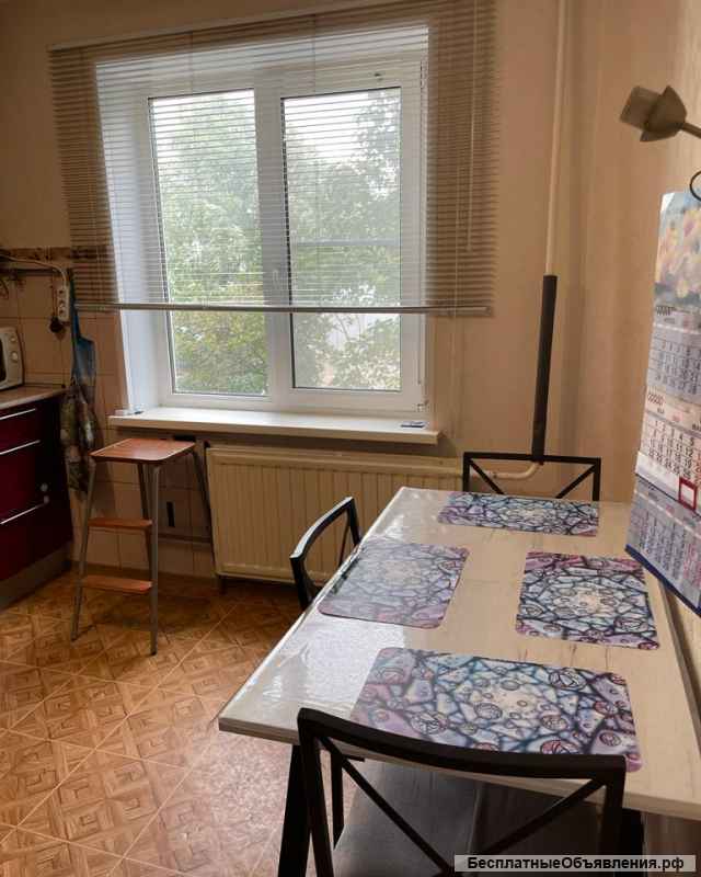 Сдам 2-комн. кв. 54 кв. м улучшенной планировки, ул. Аристарха Макарова, 1/5 эт. (137 серия).