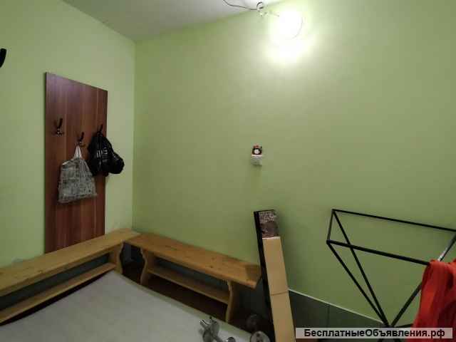 Спортзал для тренировок, полностью оборудованный