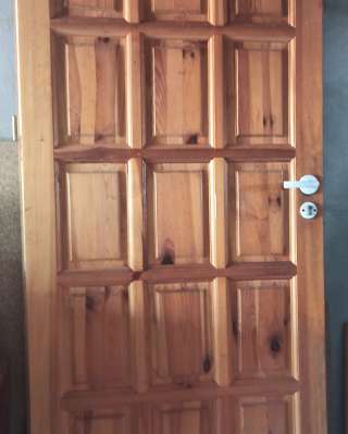 Дверь из массива сосны