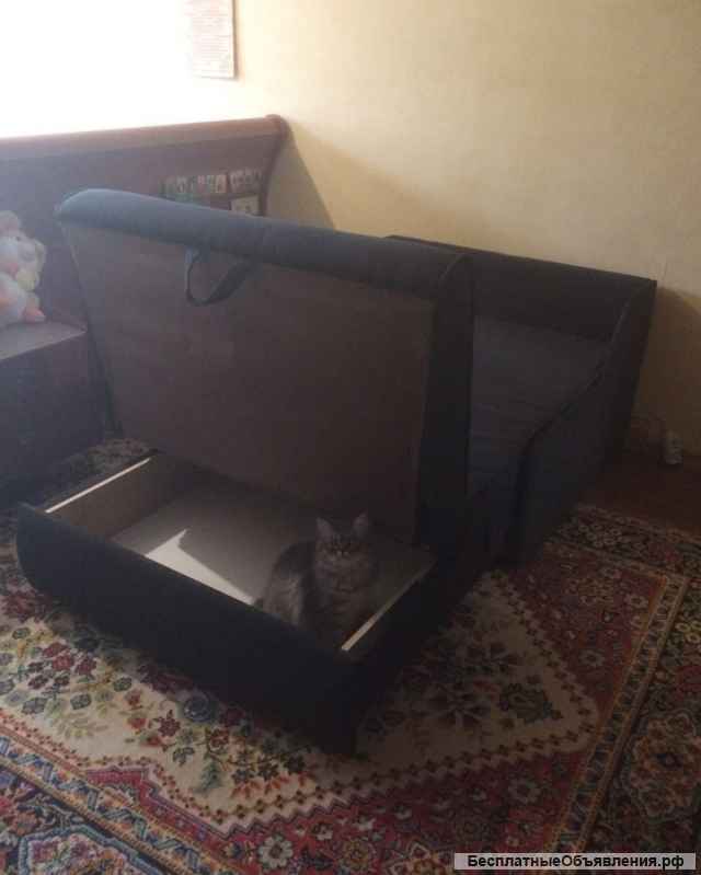 Мини диван-кровать в черном цвете