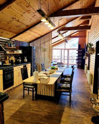 Зона отдыха на берегу озера