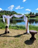 Зона отдыха на берегу озера