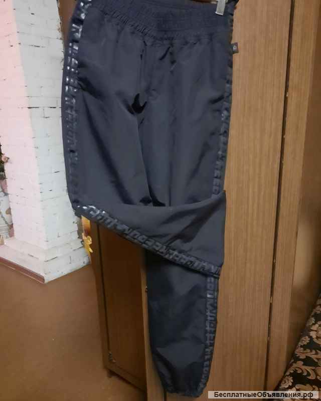 Фирменные брюки. Состояние отличное. Размер 46.