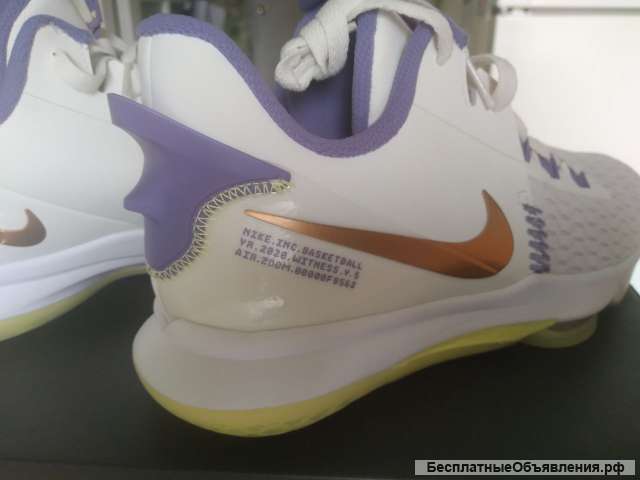 Баскетбольные кроссовки Nike LeBron Witness