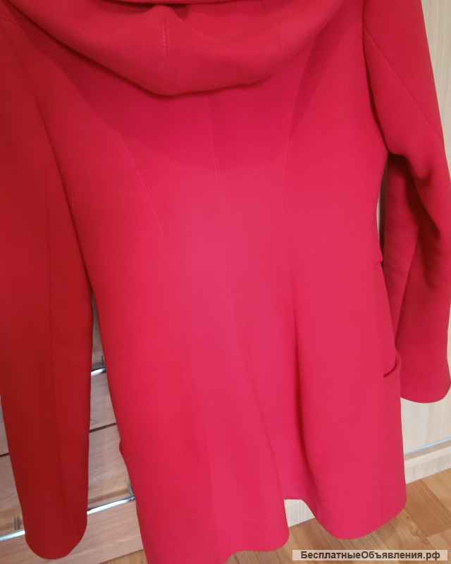 За символическую плату одежду хорошего качества и в хорошем состоянии